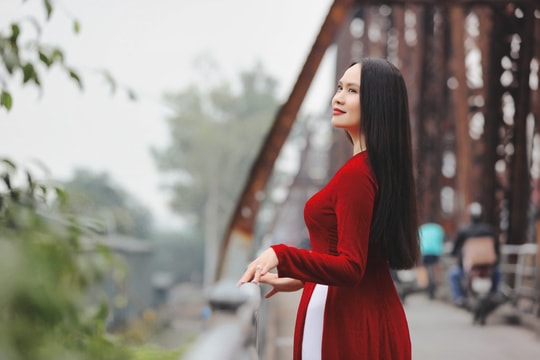 “Hà Nội cờ hoa” - NSND Mai Hoa gói trọn tình cảm 30 năm với Thủ đô