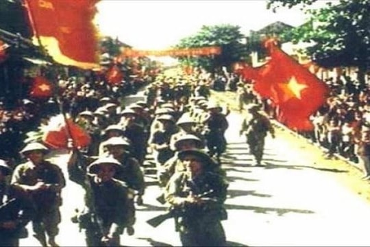 Trưng bày "Vang mãi khúc khải hoàn" tái hiện trang sử hào hùng của Thủ đô