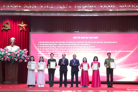 Trao giải cuộc thi chính luận về bảo vệ nền tảng tư tưởng của Đảng lần thứ V năm 2025 trên địa bàn TP Hà Nội