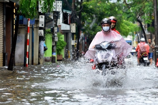 Thành phố Hà Nội tập trung ứng phó với bão số 10 và mưa lũ, sạt lở đất, lũ quét