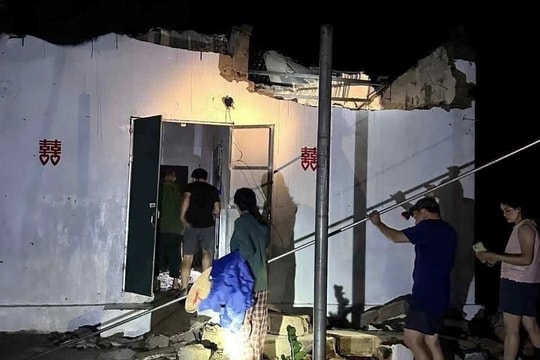 Thủ tướng: Triển khai quyết liệt công tác ứng phó với nguy cơ triều cường, ngập lụt, lũ ống, lũ quét, sạt lở đất sau bão số 10