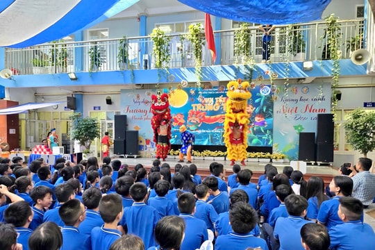 Tết Trung thu ấm áp, nghĩa tình của cô trò Trường THCS Chương Dương