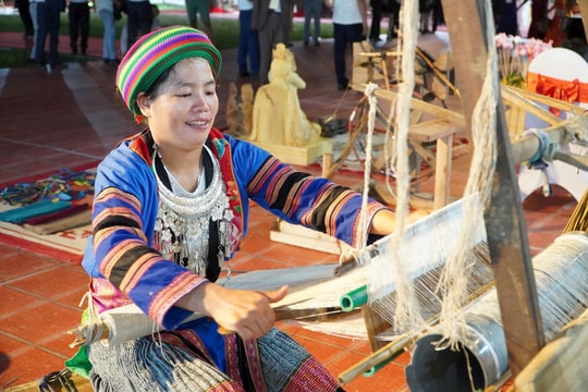 Hơn 100 gian hàng tham gia Hội chợ Làng nghề Việt Nam lần thứ 21
