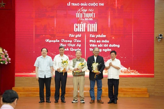 Góp phần thúc đẩy sự phát triển của tiểu thuyết Việt Nam hiện đại