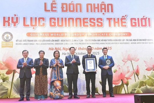 Tác phẩm sơn mài "Bác Hồ đọc Tuyên ngôn Độc lập" đón nhận Kỷ lục Guinness thế giới