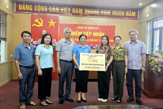 Phường Nghĩa Đô chung tay chia sẻ khó khăn với người dân vùng lũ