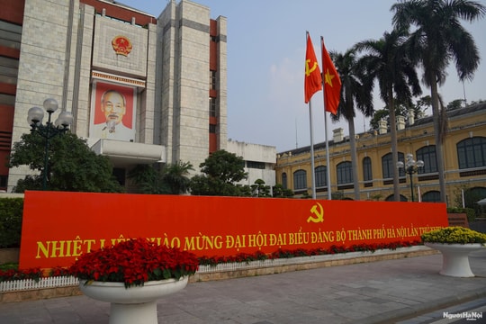 Phố phường Hà Nội được trang hoàng rực rỡ  chào mừng Đại hội Đảng bộ Thành phố