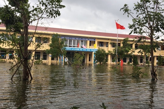 Thủ tướng yêu cầu nhanh chóng khắc phục thiệt hại do bão số 11 gây ra đối với ngành Giáo dục