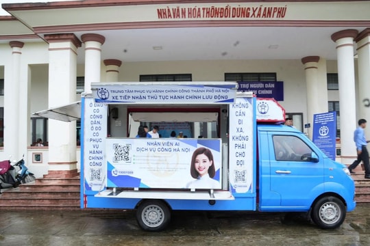 Xe tiếp nhận thủ tục hành chính lưu động đầu tiên hoạt động ở Hà Nội
