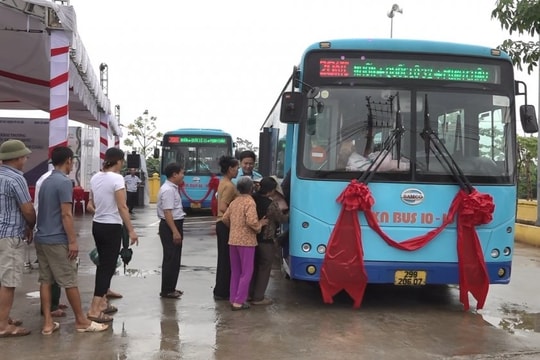 Khai trương tuyến xe buýt 20ATC kết nối xã đảo Minh Châu với trung tâm Hà Nội