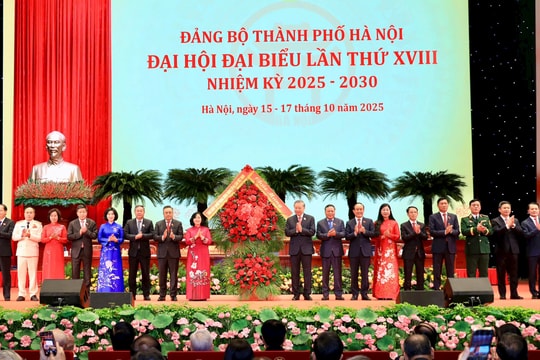 Đảng bộ Thành phố Hà Nội khóa XVIII: Tiếp tục đẩy mạnh xây dựng, chỉnh đốn Đảng trong sạch, vững mạnh toàn diện