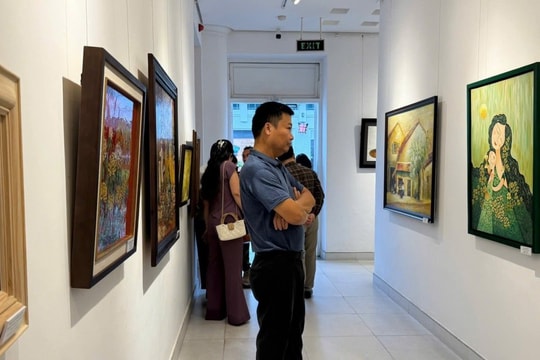 Triển lãm “Sắc Thu mới” - lời tri ân và tôn vinh người phụ nữ Việt Nam