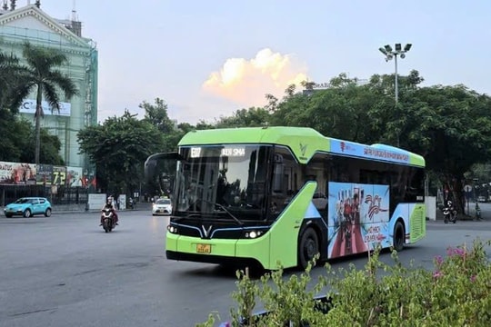 Tăng cường xe buýt phục vụ Hội chợ mùa Thu 2025