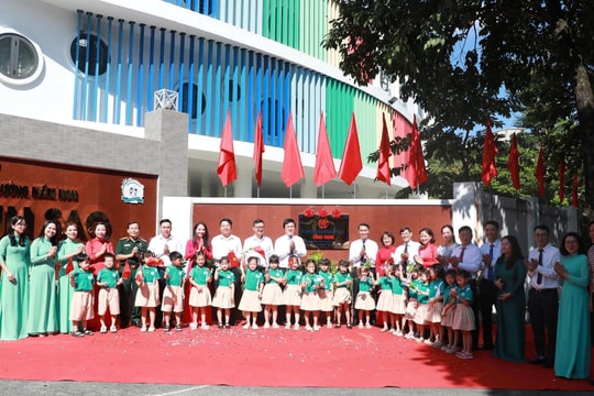 Hà Nội: Gắn biển 2 công trình trường học chào mừng Đại hội Thi đua yêu nước thành phố