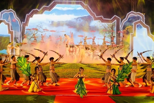 Festival sông Hồng năm 2025 có chủ đề "Nơi con sông Hồng chảy vào đất Việt" Festival sông Hồng năm 2025 có chủ đề "Nơi con sông Hồng chảy vào đất Việt"