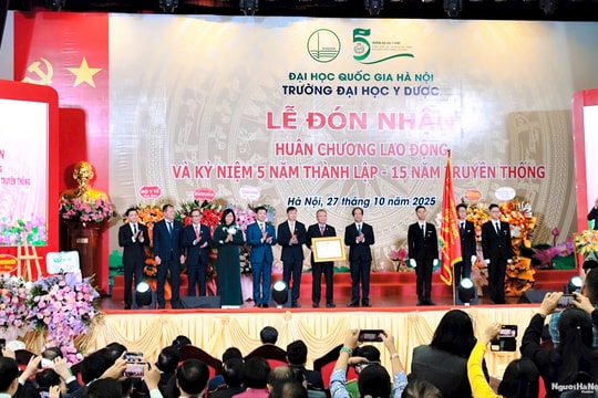 Trường Đại học Y Dược - ĐHQG Hà Nội đón nhận Huân chương Lao động hạng Ba Trường Đại học Y Dược - ĐHQG Hà Nội đón nhận Huân chương Lao động hạng Ba