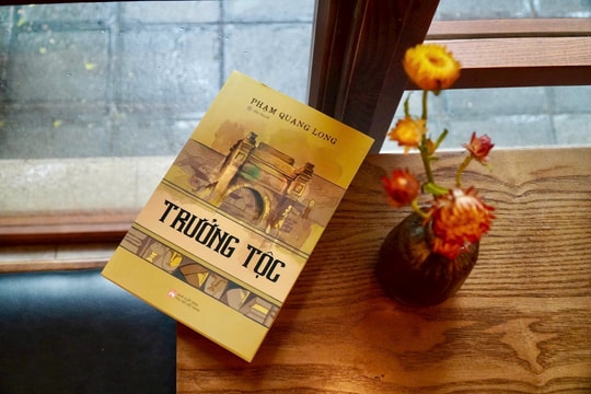 PGS.TS Phạm Quang Long kể chuyện nông thôn Việt qua tiểu thuyết “Trưởng tộc” PGS.TS Phạm Quang Long kể chuyện nông thôn Việt qua tiểu thuyết “Trưởng tộc”