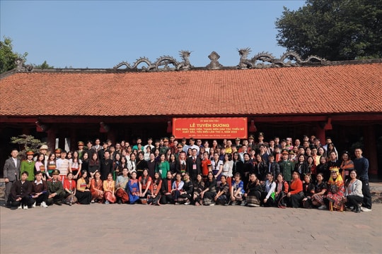 Tuyên dương 95 thủ khoa tốt nghiệp xuất sắc các trường đại học, học viện trên địa bàn Thủ đô