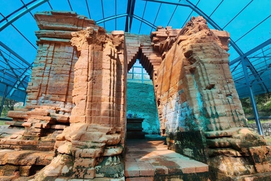 “Giải cứu” di tích Kiến trúc Nghệ thuật cấp Quốc gia tháp Chăm bị ngâm nước