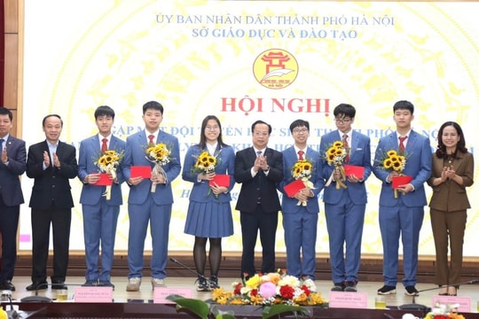 Hà Nội: Gặp mặt đội tuyển thi Olympic Khoa học trẻ quốc tế 2025