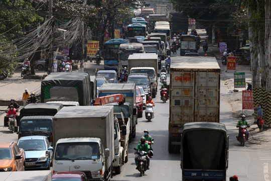 Hà Nội thí điểm cấm ôtô trên 10 tấn đi vào ba tuyến đường