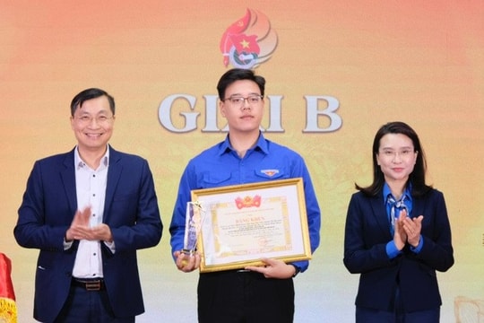 Trao giải Cuộc thi bảo vệ nền tảng tư tưởng của Đảng đầu tiên trong thanh thiếu niên