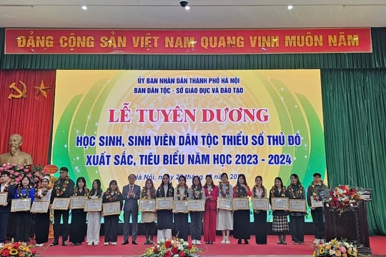 Khen thưởng 20 học sinh, sinh viên xuất sắc, tiêu biểu là người dân tộc thiểu số Thủ đô