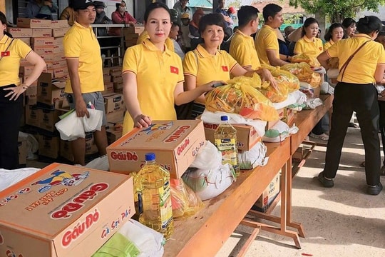 Phụ nữ Thủ đô chung tay hỗ trợ đồng bào miền Trung bị ảnh hưởng bởi mưa lũ