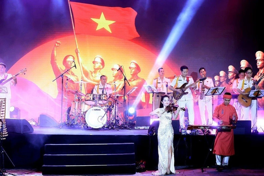 Phát động sáng tác tác phẩm văn học nghệ thuật "Sống mãi với thời gian"