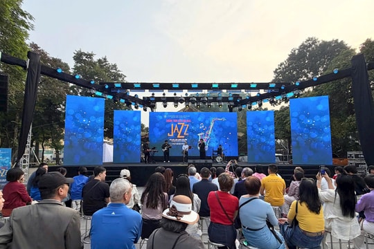 "Âm nhạc cuối tuần" tại Nhà Bát Giác thu hút cộng đồng yêu âm nhạc