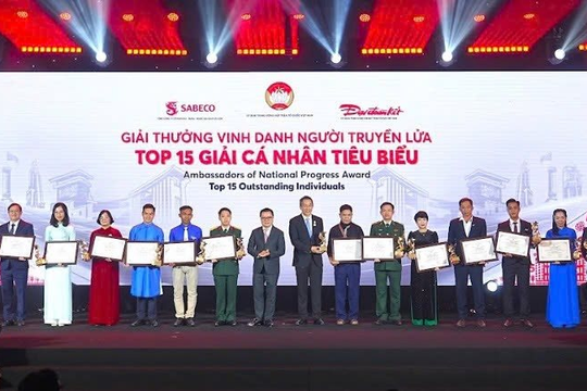 Sabeco vinh danh 15 “Người truyền lửa” trong hành trình "150 năm di sản vươn cao"