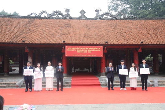 Hà Nội gặp mặt, động viên đội tuyển tham dự kỳ thi chọn học sinh giỏi quốc gia 2025