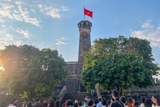Tour trải nghiệm “Ký ức Cột cờ” - cảm nhận lịch sử Hà Nội bằng hình ảnh và cảm xúc