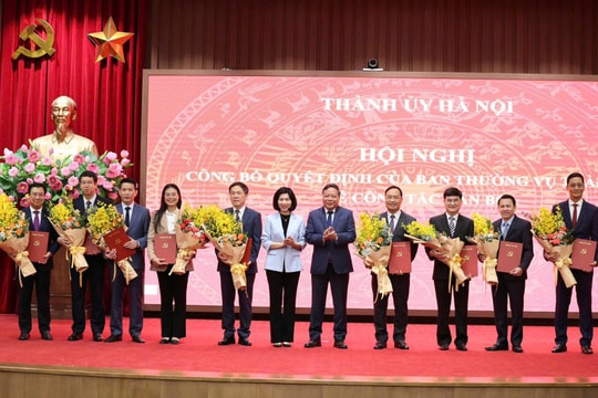 Thành ủy Hà Nội công bố 9 quyết định công tác cán bộ