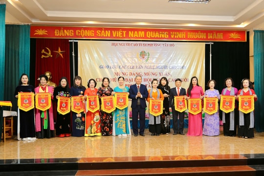 Giao lưu văn nghệ Người cao tuổi phường Tây Hồ: Mừng Đảng, mừng Xuân, hướng tới các dấu mốc chính trị quan trọng