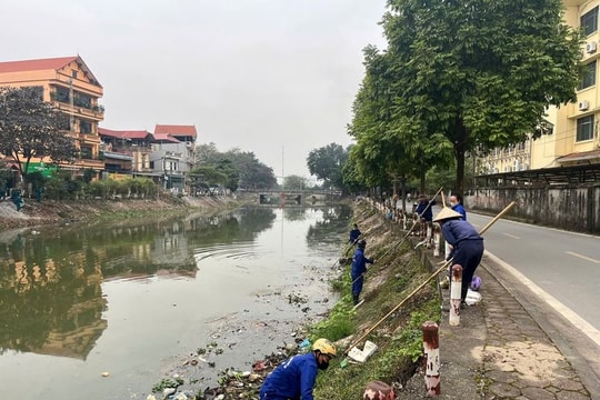 Hà Nội công bố tình huống khẩn cấp sạt lở bờ hữu sông Pheo trên địa bàn phường Tây Tựu
