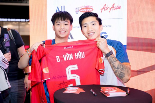 Hà Nội sôi động khi cúp Shopee Cup™ dừng chân tại AEON Mall Long Biên