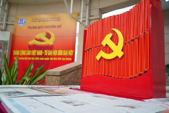 Hơn 300 tài liệu được giới thiệu tại trưng bày chuyên đề “Đảng cộng sản Việt Nam – từ Đại hội đến Đại hội”