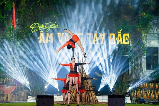 Đ ưa các loại hình nghệ thuật chất lượng, giàu giá trị thẩm mỹ và bản sắc đến gần hơn với đông đảo công chúng