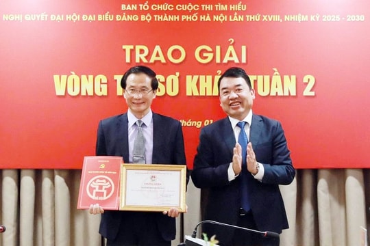 Trao giải Tuần 2 Cuộc thi tìm hiểu Nghị quyết Đại hội XVIII Đảng bộ TP Hà Nội