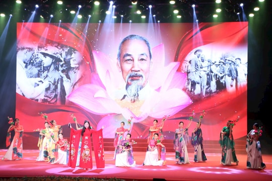 Phối hợp tổ chức chương trình Cầu truyền hình quốc gia Kỷ niệm 85 năm Ngày Bác Hồ về nước