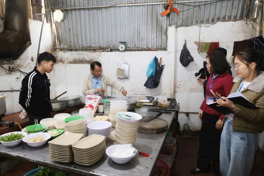 Phường Tùng Thiện tăng cường kiểm tra, giám sát an toàn thực phẩm phục vụ Tết Bính Ngọ 2026