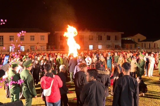 “Xuân Biên phòng - Ấm lòng dân bản” đến người dân nơi biên giới Việt - Lào