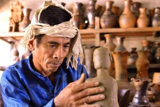 Bộ VHTTDL yêu cầu báo cáo về tình trạng bảo vệ di sản Nghệ thuật làm gốm của người Chăm