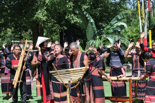 "Xuân quê hương" tại Làng Văn hóa - Du lịch các dân tộc Việt Nam