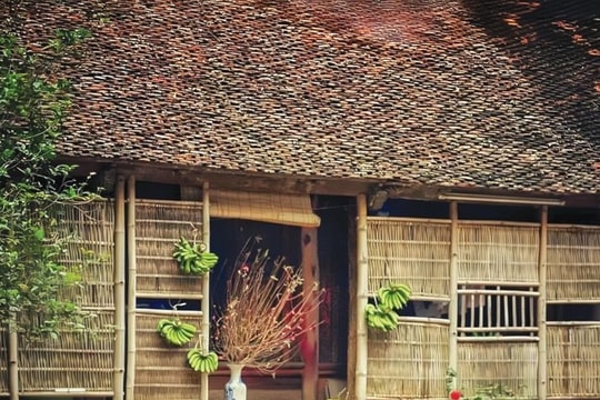 Lối đi đầy mùi khói cuối năm