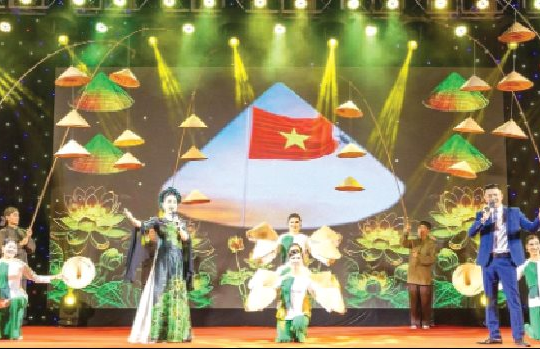 Sân khấu Thủ đô rộn ràng chào xuân, đón Tết