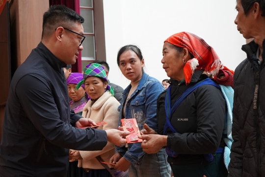 Ủy ban Trung ương Mặt trận Tổ quốc Việt Nam và SABECO chung tay trao 900 phần quà Tết