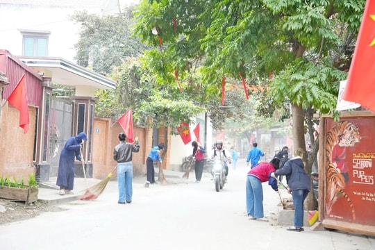 Hà Nội tăng cường tần suất thu gom rác trong dịp Tết