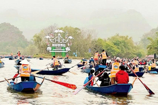Lễ hội du lịch Chùa Hương năm 2026: Miễn phí hoàn toàn trông giữ xe ô tô, nâng cao chất lượng phục vụ du khách